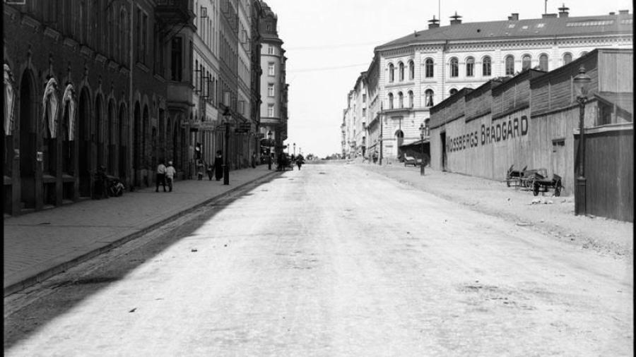 Ca 1910. Hälsingegatan norrut  med Gustav Vasa Folkskola.