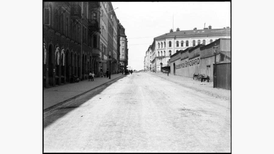 Ca 1910. Hälsingegatan norrut  med Gustav Vasa Folkskola.